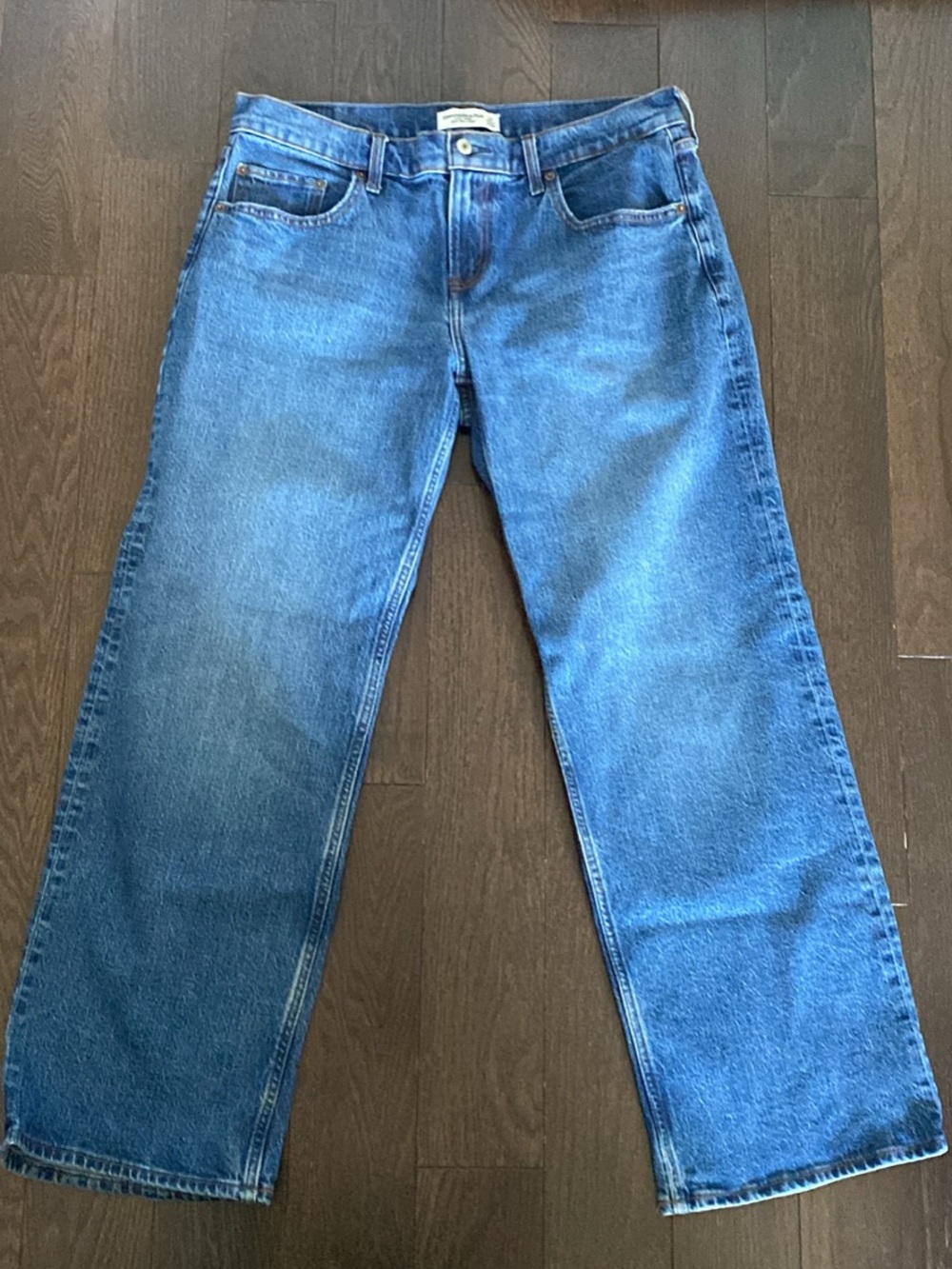 Abercrombie & Fitch Low Rise 90s Relaxed Jean Size 31 (Medium Wash)